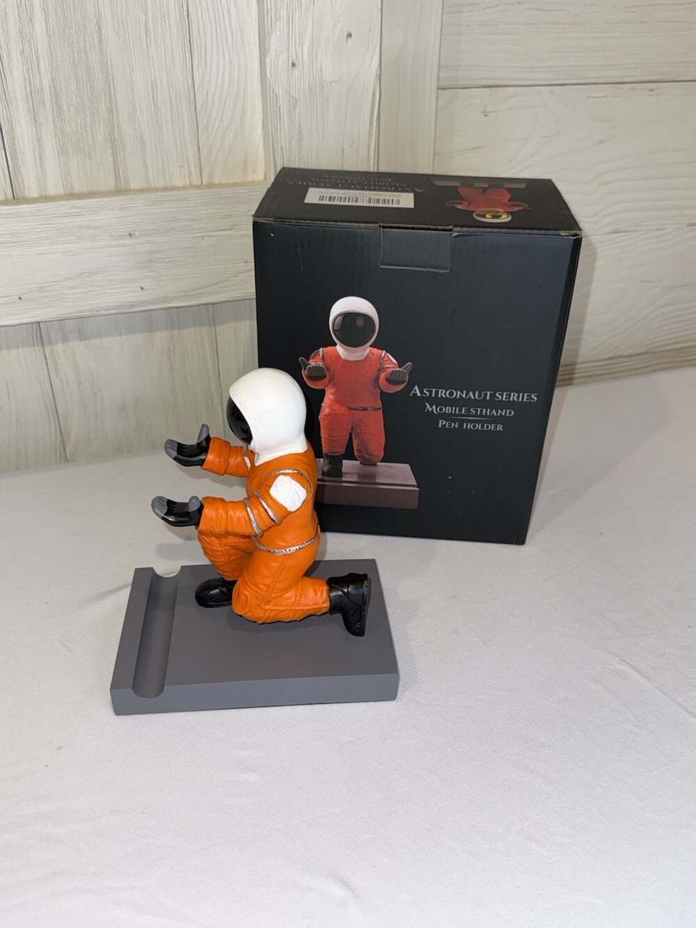 CYXStar Astronaut Resin Pen Holder, Mobile Phone Stand, Device Stand, Desk Organ